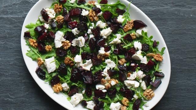 Goat's cheese, beetroot and walnut salad